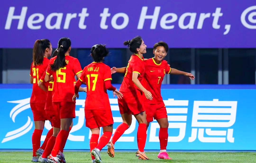 中国女足在比赛中展现强大实力