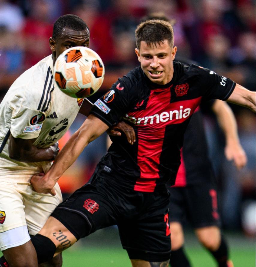 法兰克福前锋秀出绝杀,球队喜迎胜利 法兰克福前锋秀出绝杀,球队喜迎胜利