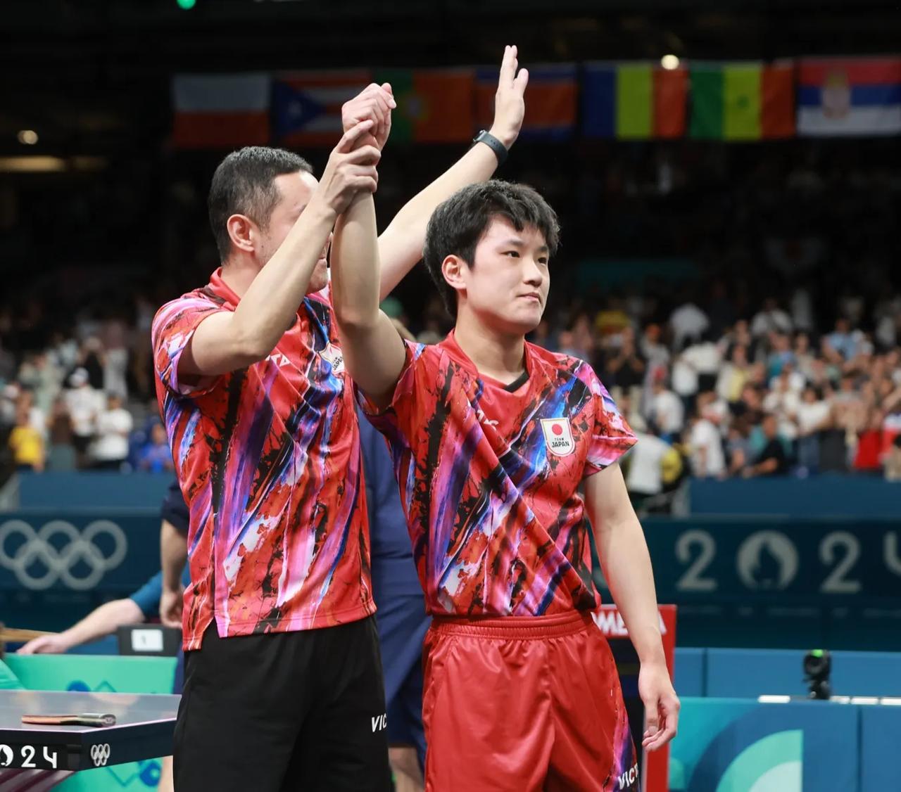 韩国乒乓球队横扫法国乒乓球队，波尔一己之力扛起全队