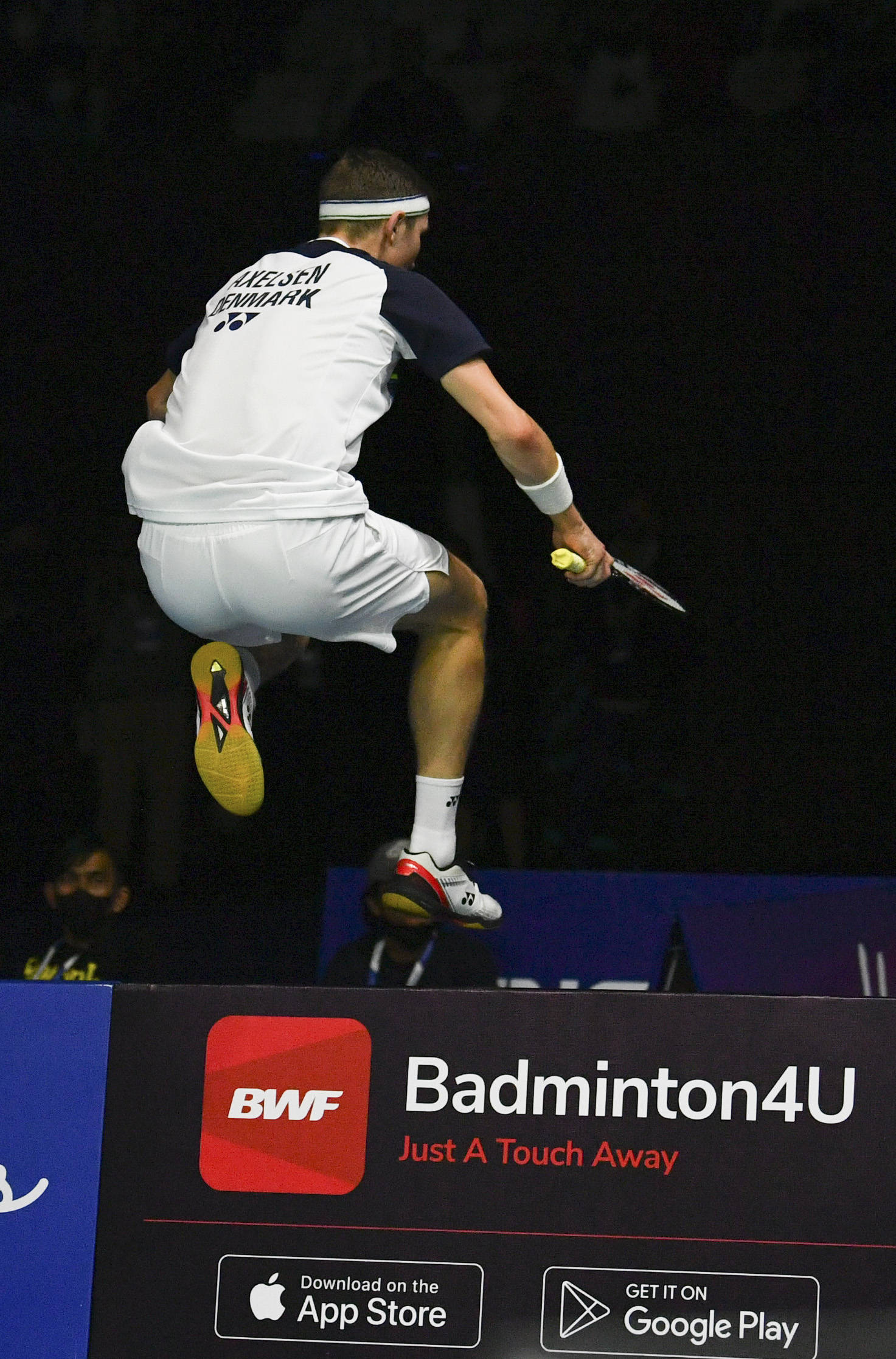 印尼队轻取泰国队，安赛龙扛起全队