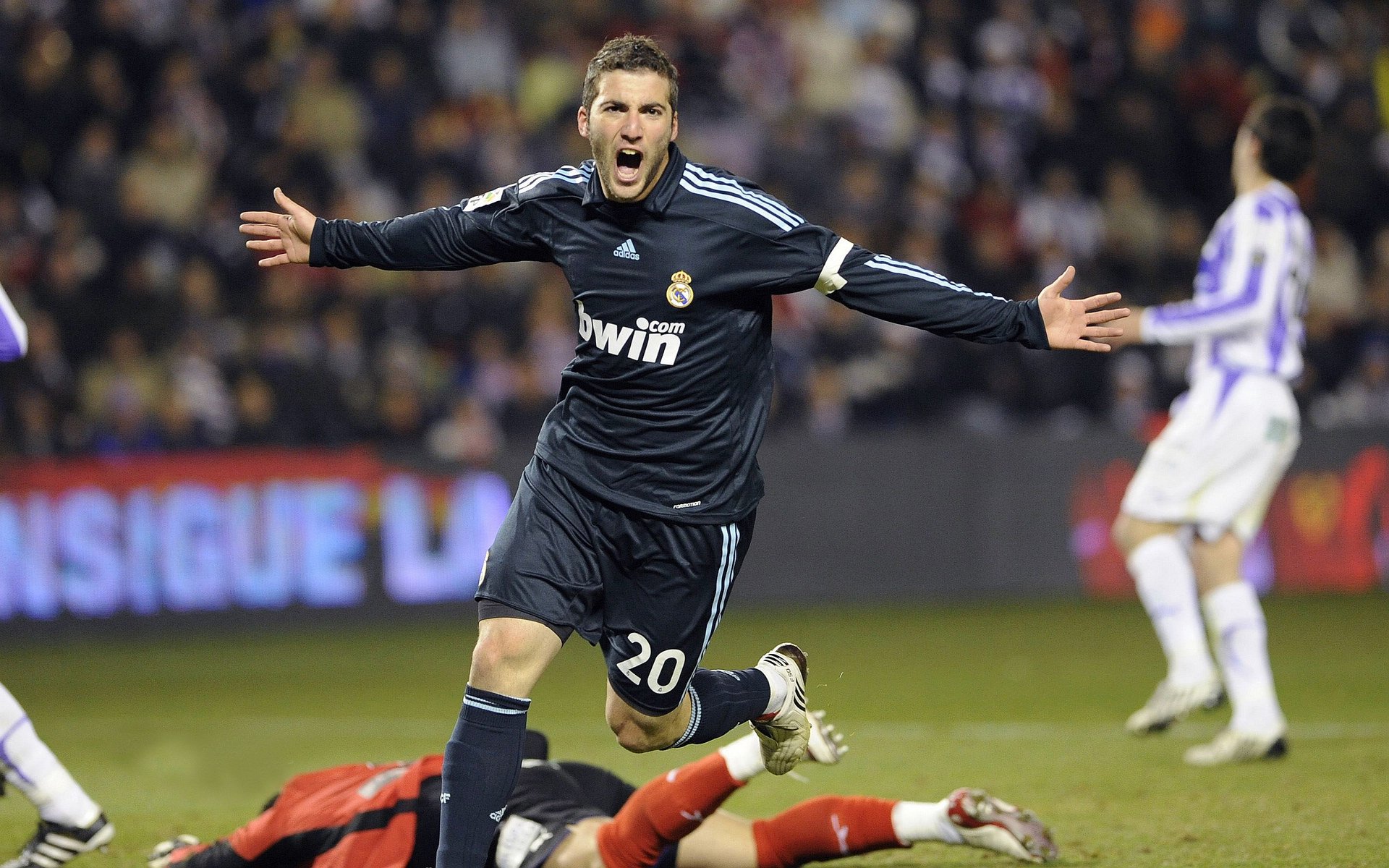 当蓝黑军团遇见非洲之星，C罗关键节点的得分艺术如何跨越时空启示足球哲学