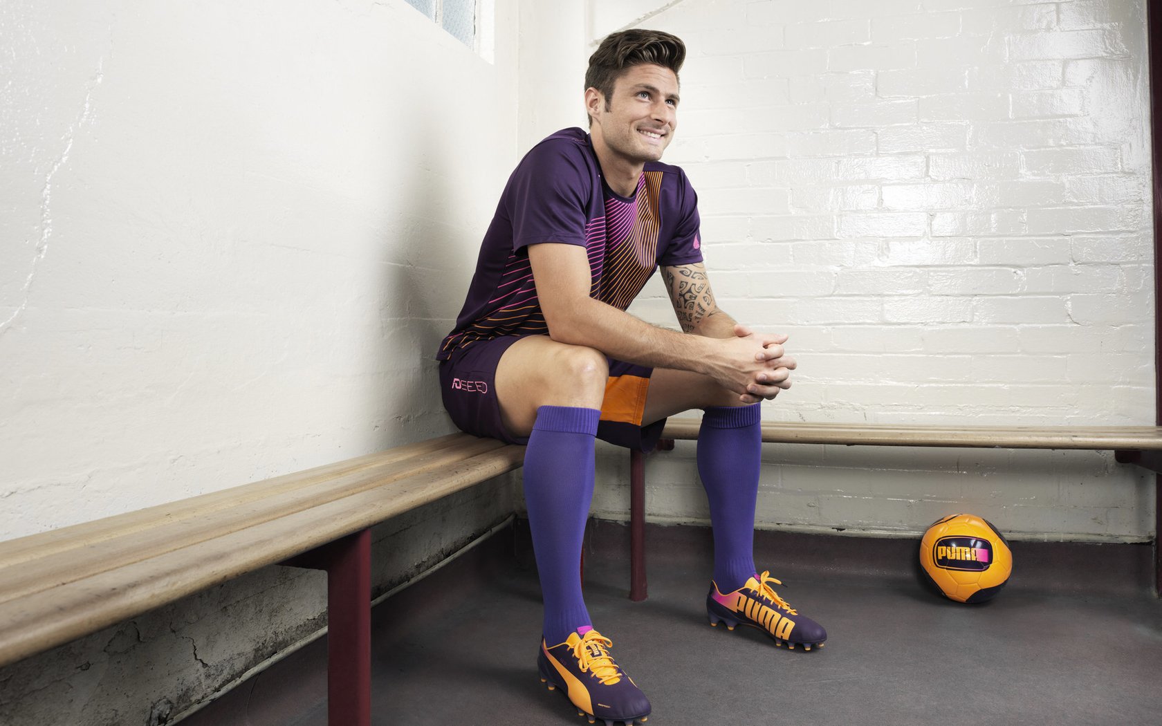 雷速足球直播平台-鏖战基辅，当乌克兰的坚韧遇上英格兰的锋芒，马丁内利点燃的不只是赛场